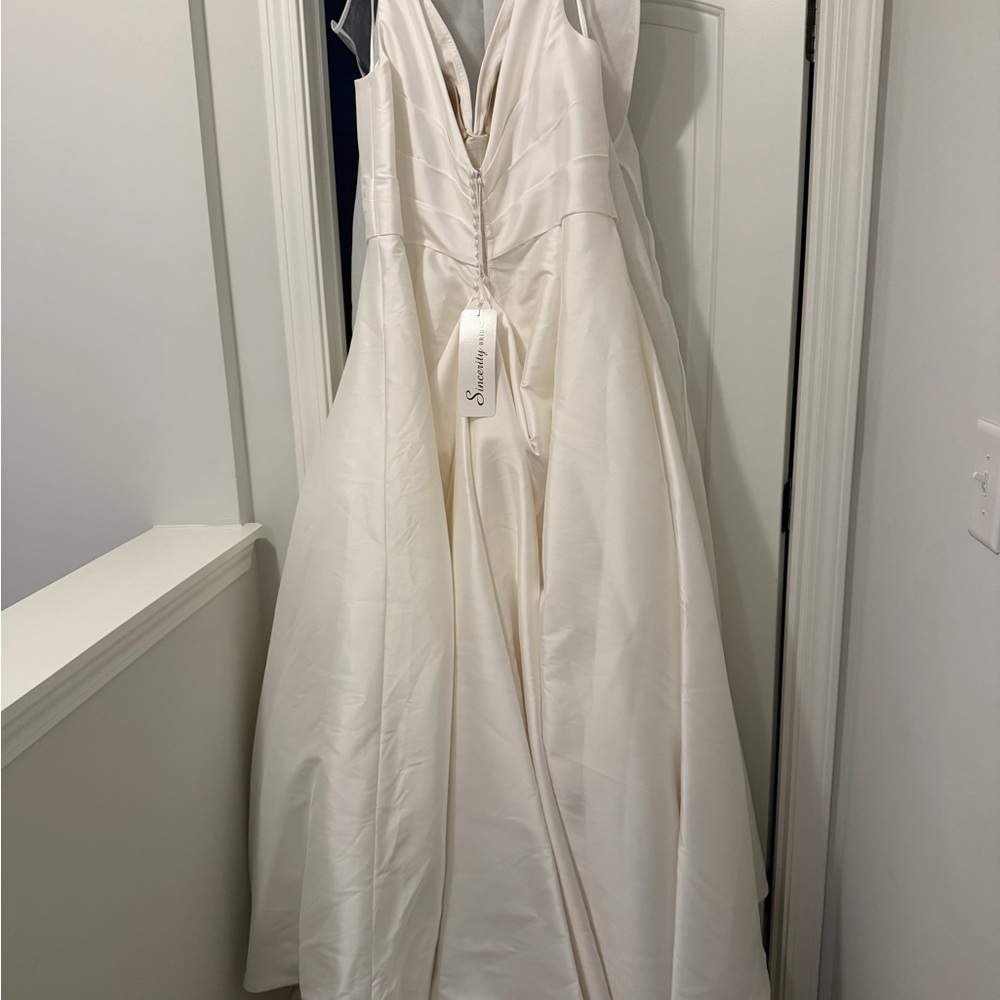 Sincerity Bridal White Wedding Dress - Picture 11 of 16